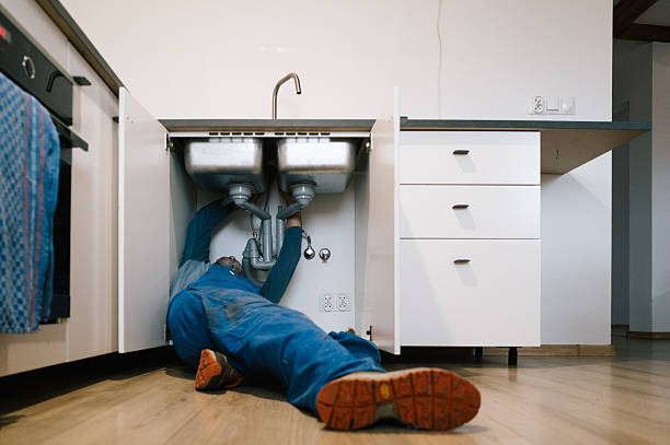 Professional Leak Detection technician working in Golconda, IL